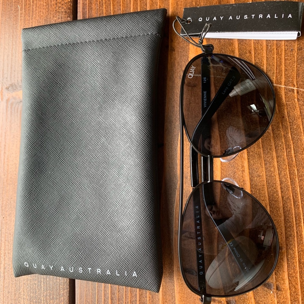 BRAND NEW NEVER WORN Quay Sunglasses-Vivienne